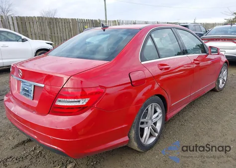 2013 Mercedes-Benz C 250 Sport из США, поврежденный, VIN WDDGF4HB8DR263550